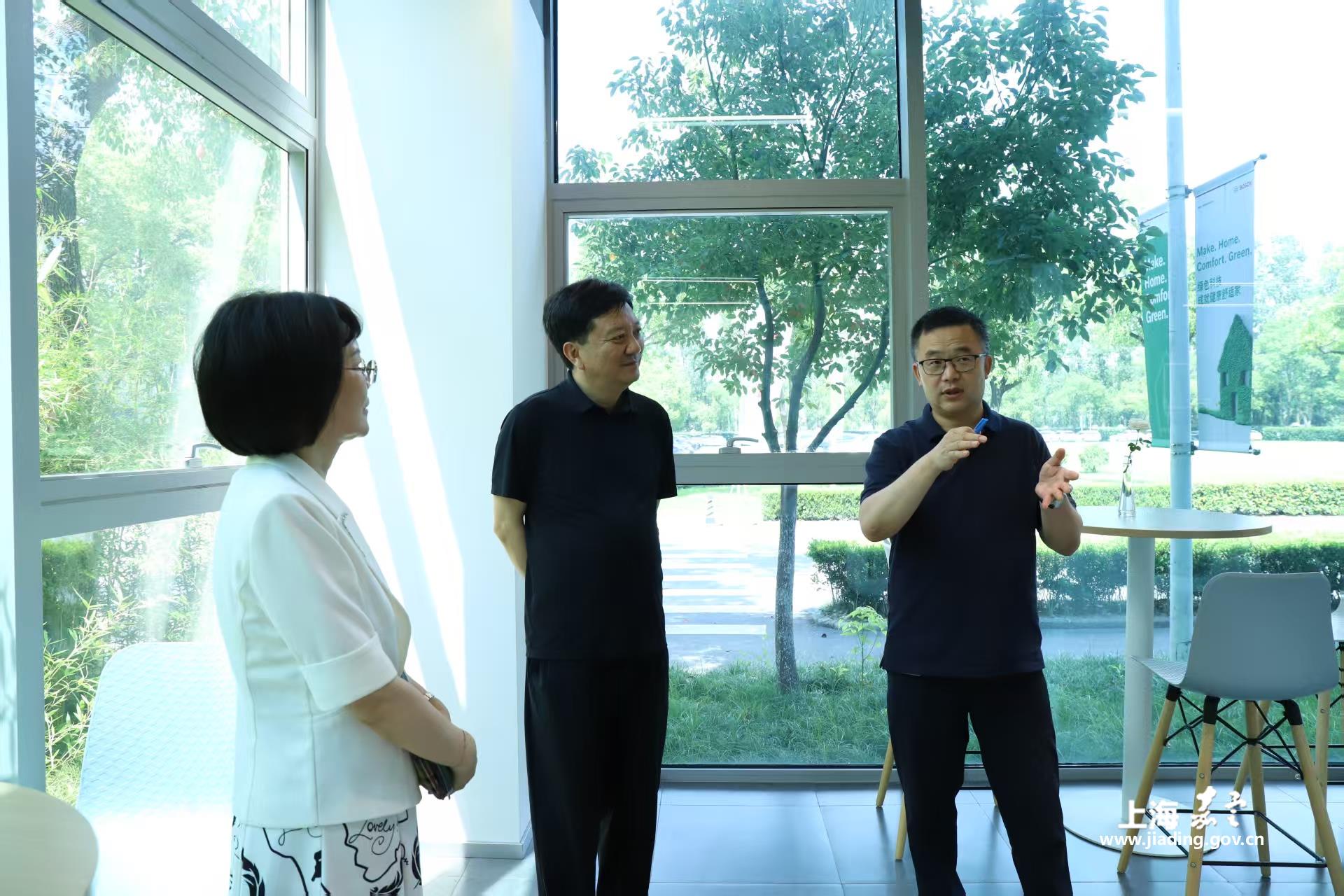 副区长丁炯炯走访区内重点企业　